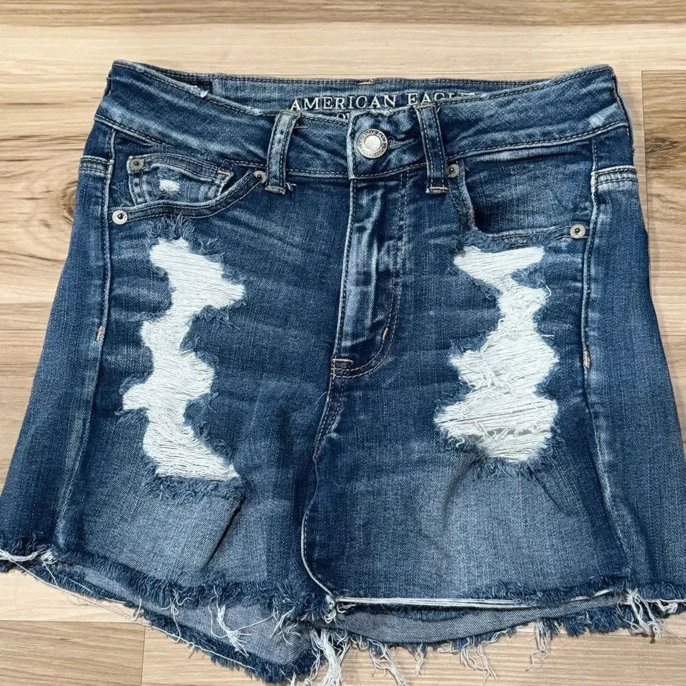 American Eagle High Rise Shortie Distressed Shorts Women’s 2